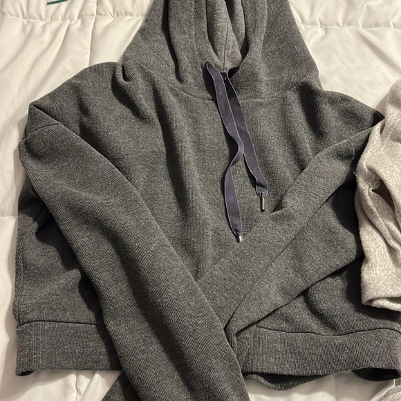 Two small Crop Hoodies - Picture 4 of 5